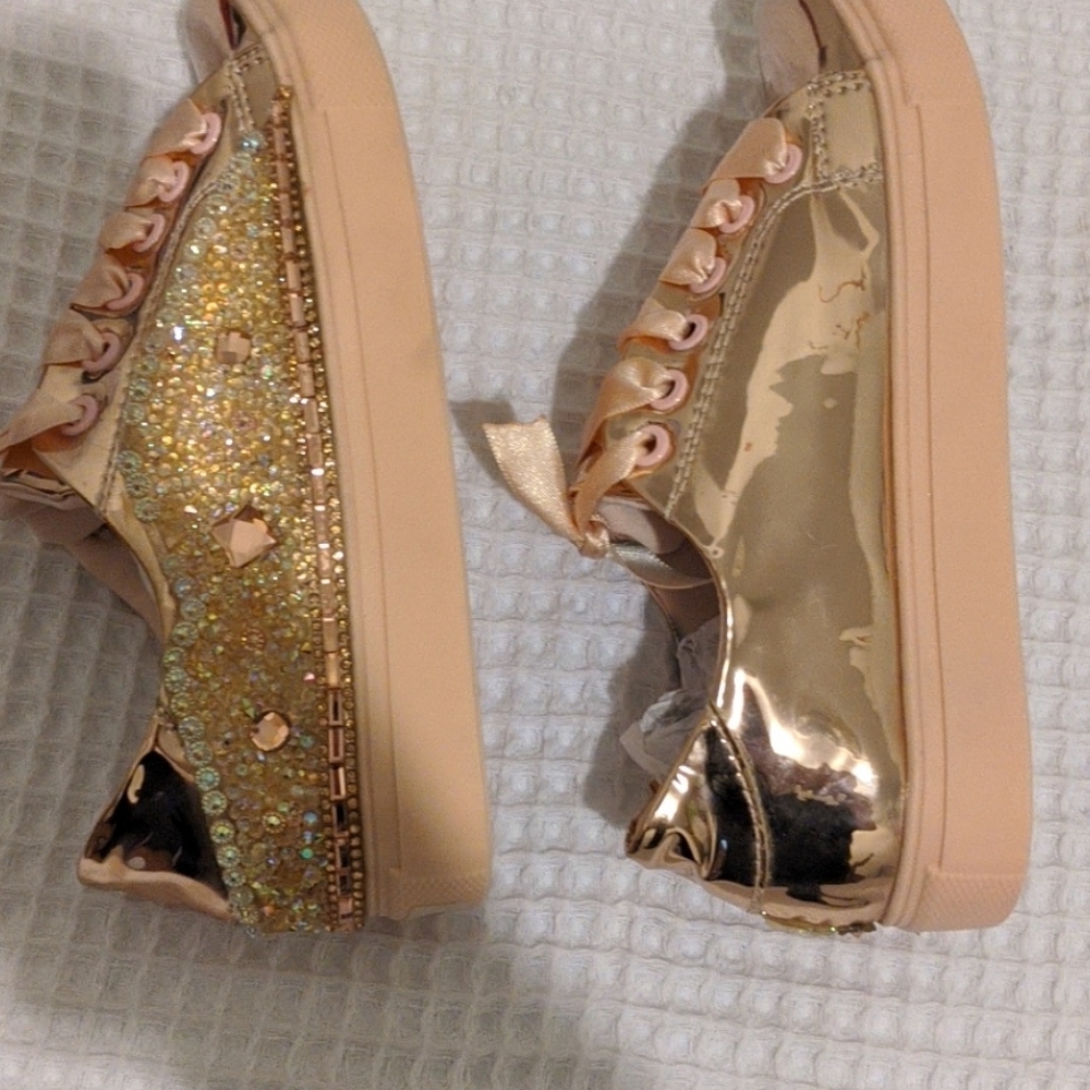 Beautiful Shoes - Picture 3 of 7